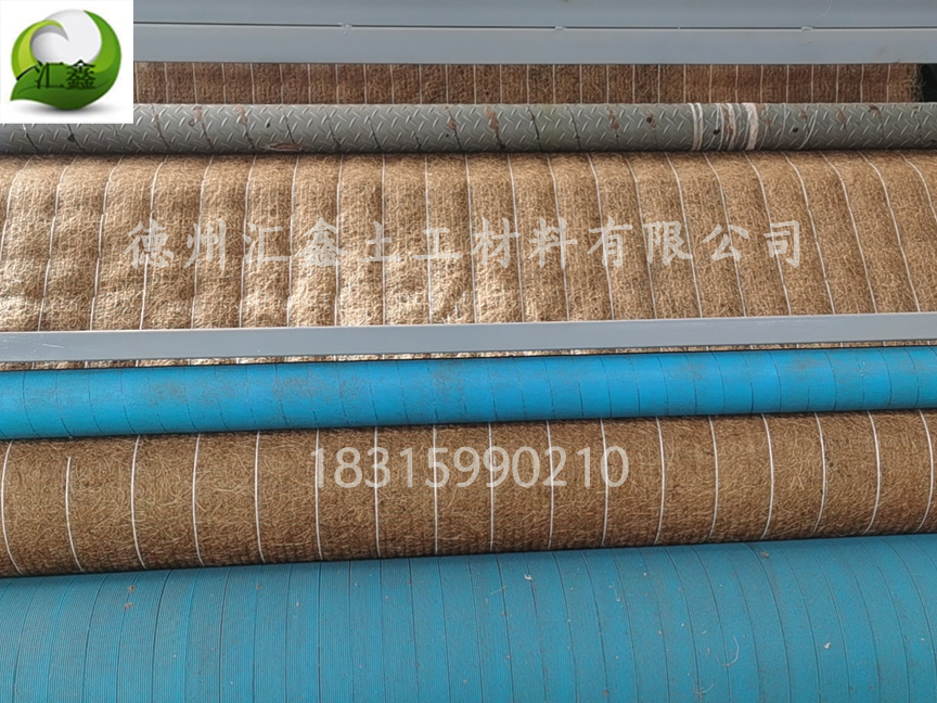 新疆烏魯木齊路經理訂購7000m2生態草毯正在生產
